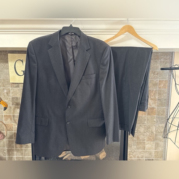 Jos A Bank Signature Collection Men’s Gray 2 Button Suit 42R 36x30 Wool Bl EUC - Picture 1 of 11